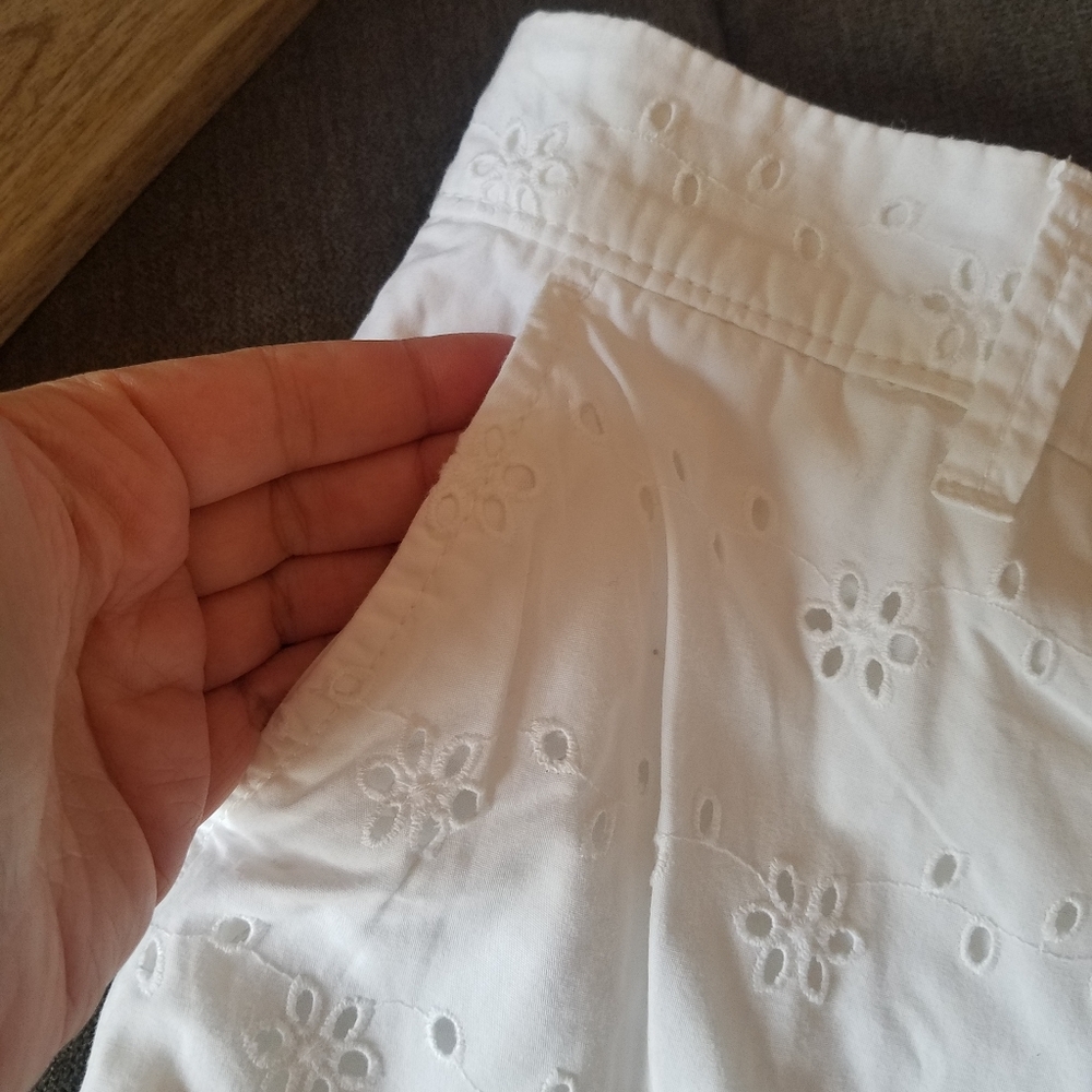 Bright White Eyelet Embroidered Shorts Size 4 - Picture 7 of 14
